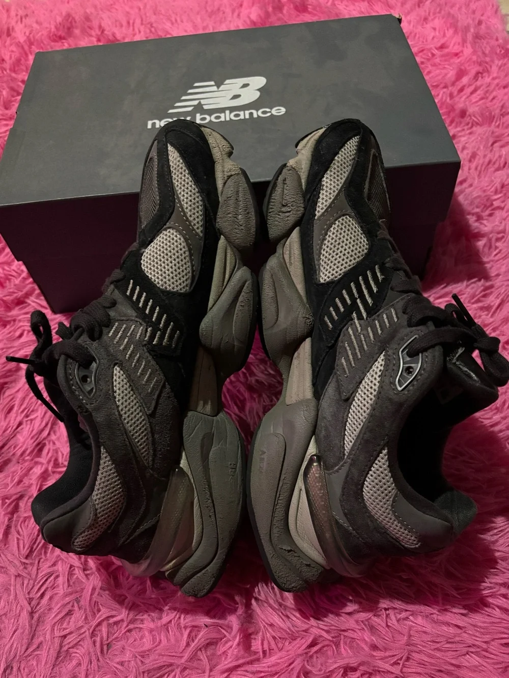 New Balance 9060 ‘Black Castlerock’ /Men’s 7 1/2 /Women’s 9
